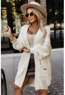 628-1 Modny kardigan oversize z ozdobną broszką i praktycznymi kieszeniami - beżowy
