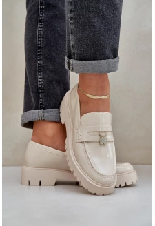 Lakierowane Mokasyny Damskie Z Przypinką Miś Beżowe Wulinea