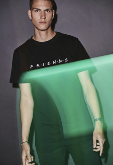 Friends Logo Tee black